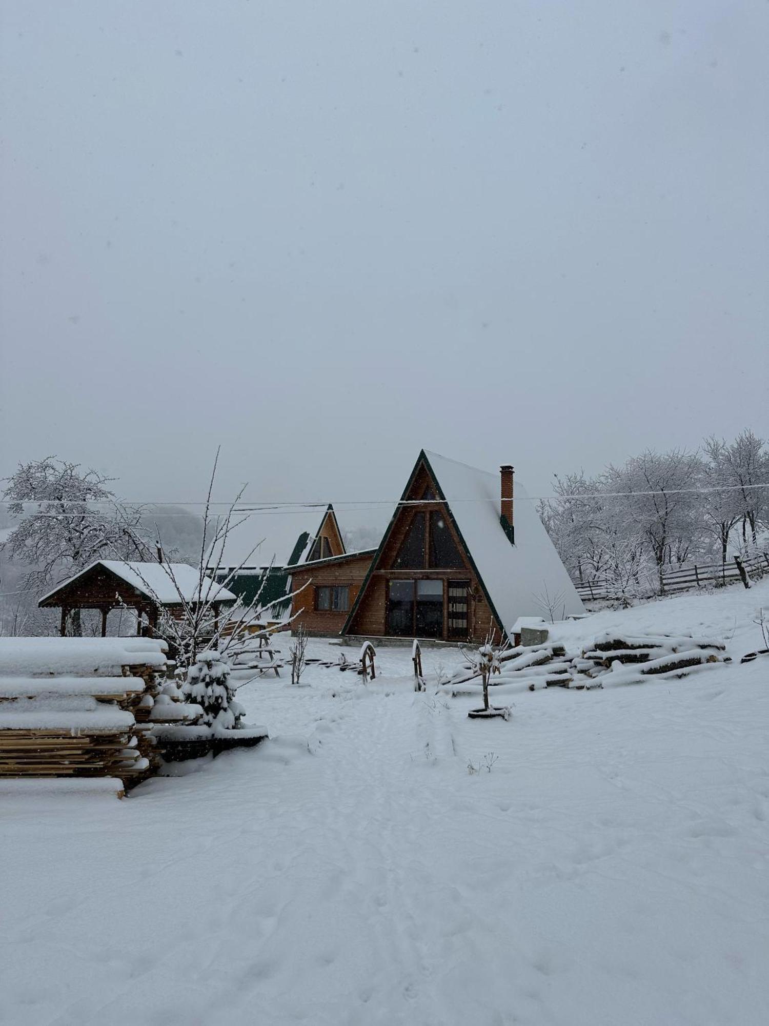 Rubicon Cabins Secaria Exterior photo